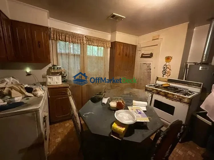 Off-market house in Memphis, Tennessee — 2 beds, 1 bath, $27,000 — photo 8 of 8