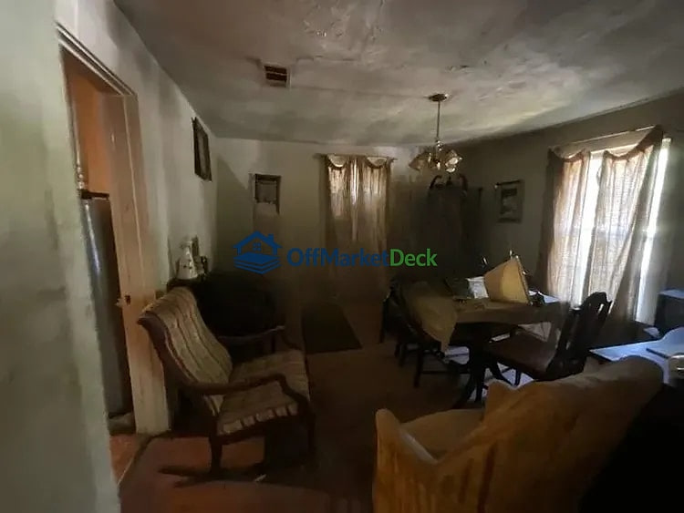 Off-market house in Memphis, Tennessee — 2 beds, 1 bath, $27,000 — photo 2 of 8
