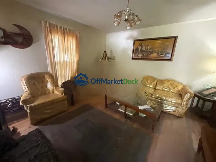 Off-market house in Memphis, Tennessee — 2 beds, 1 bath, $27,000 — photo 3 of 8