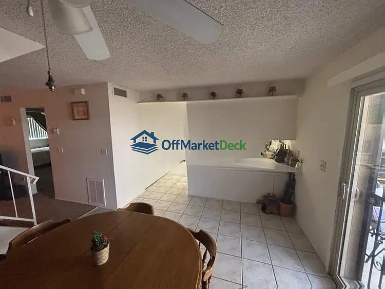 Off-market house in Phoenix, Arizona — 4 beds, 3 baths, $315,000 — photo 3 of 8