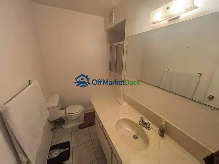 Off-market house in Phoenix, Arizona — 4 beds, 3 baths, $315,000 — photo 6 of 8