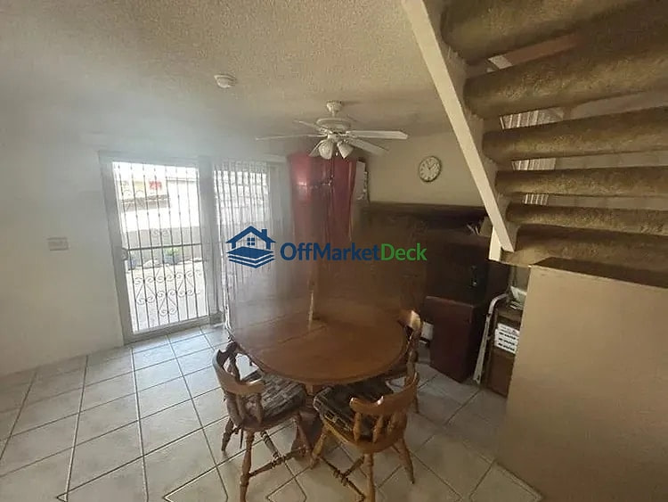 Off-market house in Phoenix, Arizona — 4 beds, 3 baths, $315,000 — photo 2 of 8