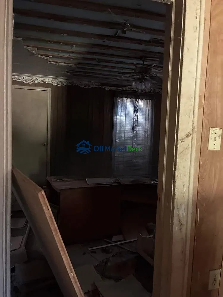 Off-market house in Murfreesboro, North Carolina — 2 beds, 1 bath, $11,000 — photo 6 of 8