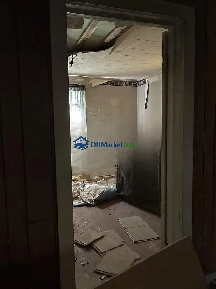 Off-market house in Murfreesboro, North Carolina — 2 beds, 1 bath, $11,000 — photo 5 of 8