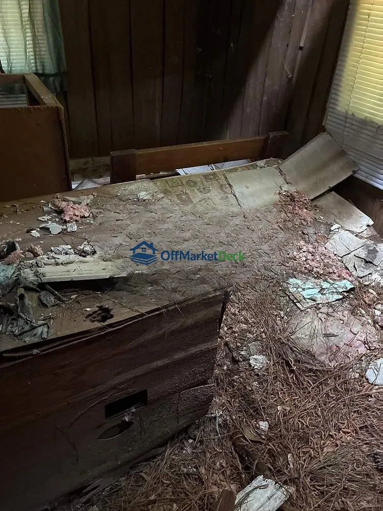 Off-market house in Murfreesboro, North Carolina — 2 beds, 1 bath, $11,000 — photo 7 of 8