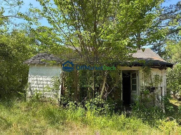Off-market house in Murfreesboro, North Carolina — 2 beds, 1 bath, $11,000