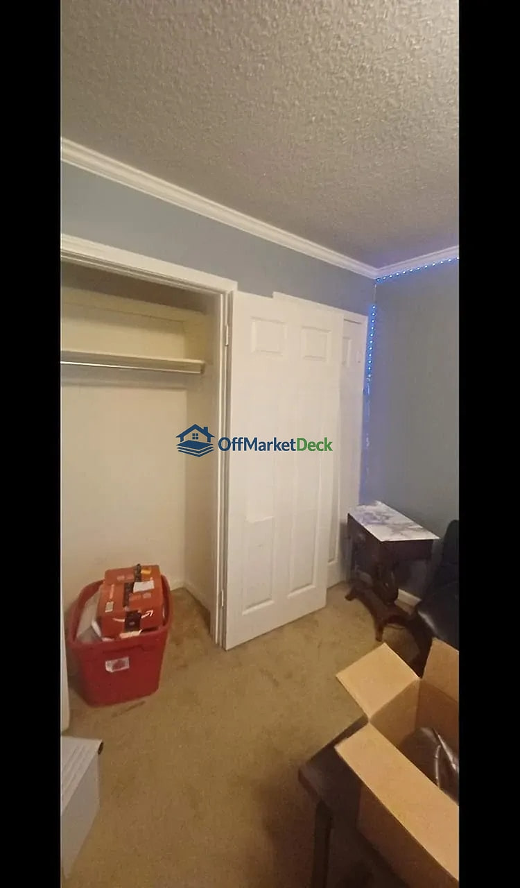 Off-market house in Memphis, Tennessee — 4 beds, 3 baths, $259,000 - Blurred background Image