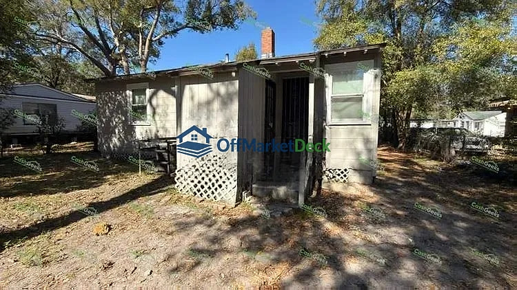 Off-market house in Jacksonville, Florida — 3 beds, 1 bath, $89,000 — photo 5 of 8