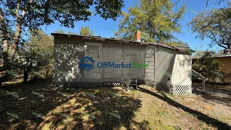 Off-market house in Jacksonville, Florida — 3 beds, 1 bath, $89,000 — photo 6 of 8