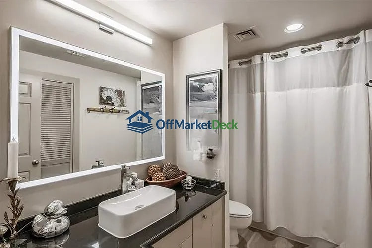 Off-market house in Houston, Texas — 2 beds, 2 baths, $199,900 - Blurred background Image