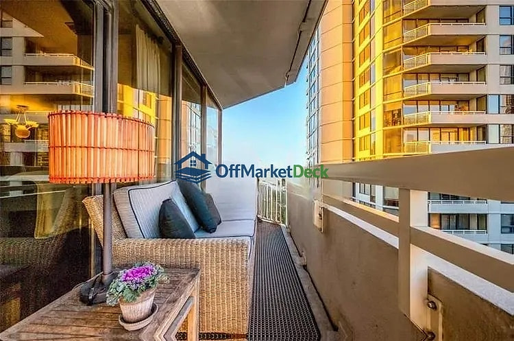 Off-market house in Houston, Texas — 2 beds, 2 baths, $199,900 — photo 6 of 8