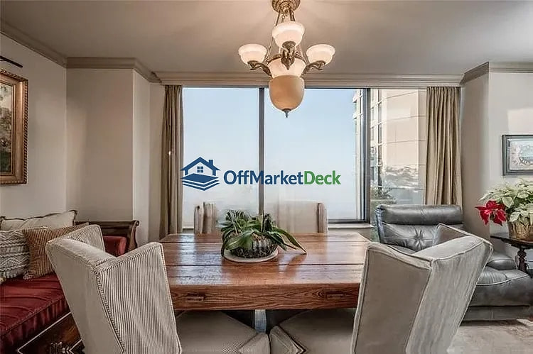 Off-market house in Houston, Texas — 2 beds, 2 baths, $199,900 — photo 5 of 8