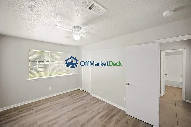 Off-market house in Houston, Texas — 3 beds, 2 baths, $175,000 — photo 8 of 8