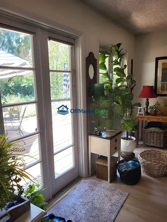 Off-market house in Tampa, Florida — 3 beds, 2 baths, $625,000 — photo 8 of 8