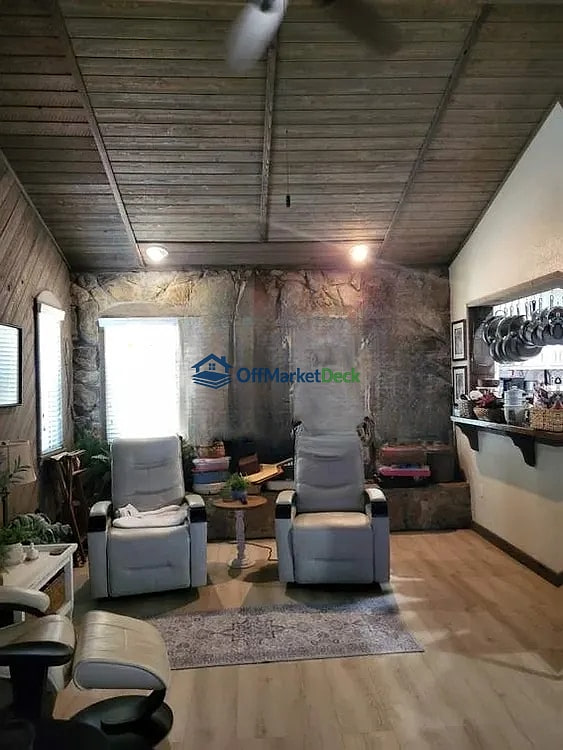 Off-market house in Tampa, Florida — 3 beds, 2 baths, $625,000 — photo 6 of 8