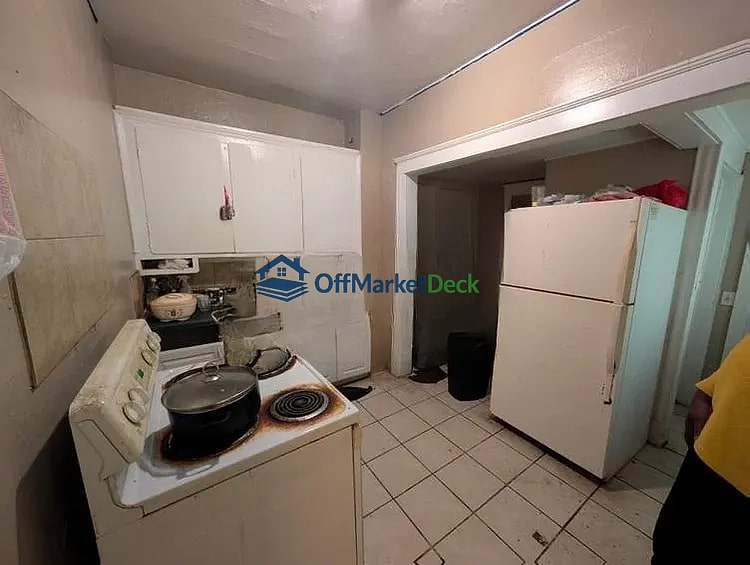 Off-market house in Kansas City, Missouri — 2 beds, 1 bath, $65,000 — photo 7 of 8