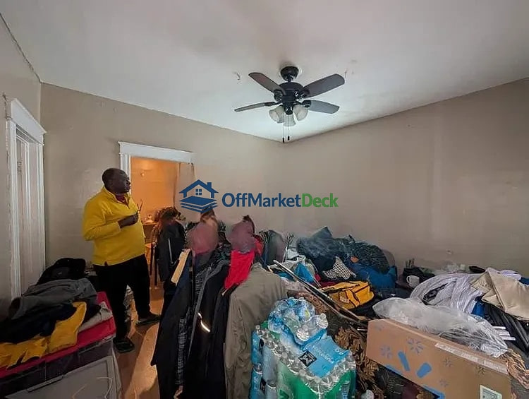Off-market house in Kansas City, Missouri — 2 beds, 1 bath, $65,000 — photo 5 of 8