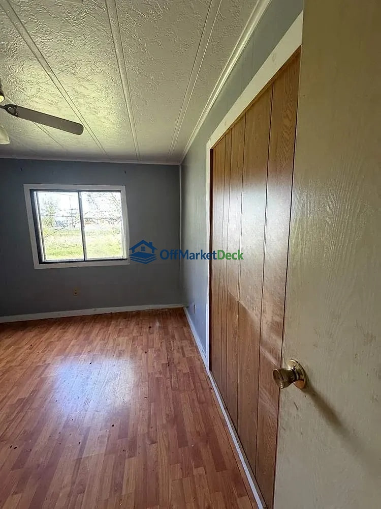 Off-market house in Lancaster, Kentucky — 3 beds, 2 baths, $55,000 — photo 3 of 8