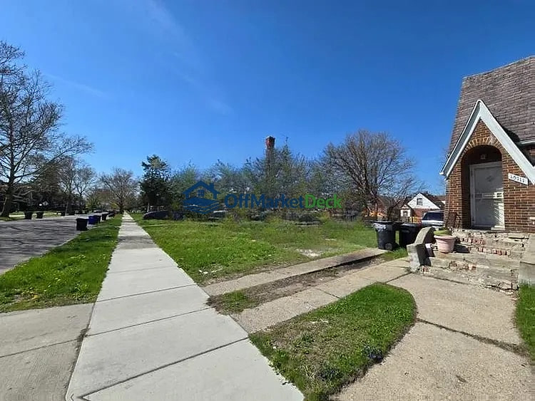 Off-market house in Detroit, Michigan — 4 beds, 1 bath, $52,000 — photo 2 of 8