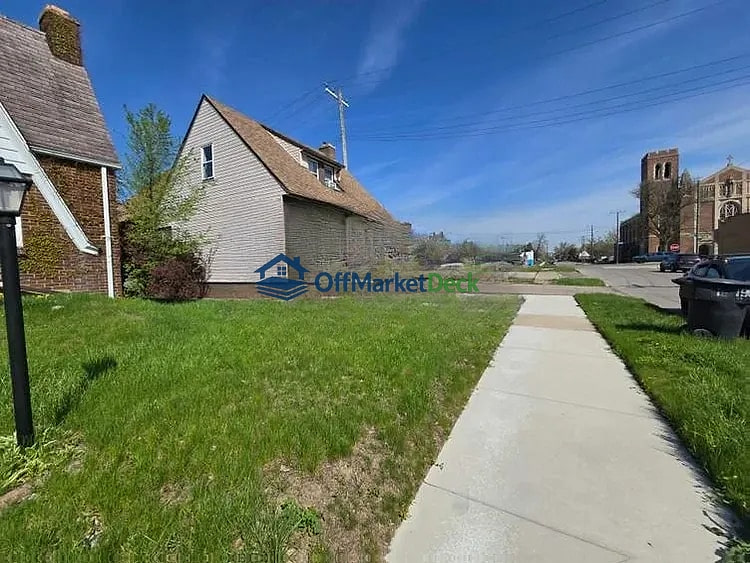 Off-market house in Detroit, Michigan — 4 beds, 1 bath, $52,000 — photo 5 of 8