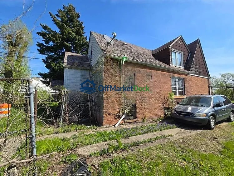 Off-market house in Detroit, Michigan — 4 beds, 1 bath, $52,000 — photo 8 of 8