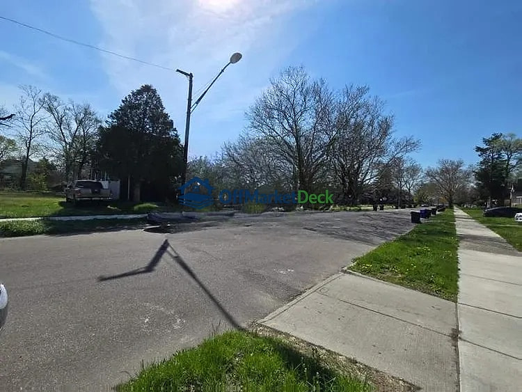Off-market house in Detroit, Michigan — 4 beds, 1 bath, $52,000 — photo 3 of 8