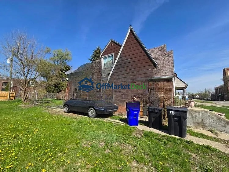 Off-market house in Detroit, Michigan — 4 beds, 1 bath, $52,000 — photo 7 of 8