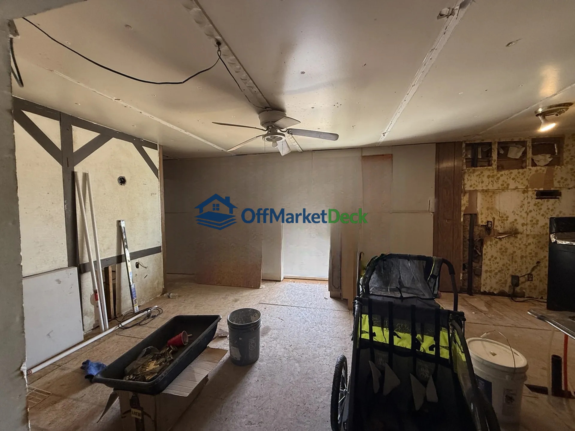 Off-market house in Sun City, Arizona — 3 beds, 2 baths, $151,990 — photo 6 of 8