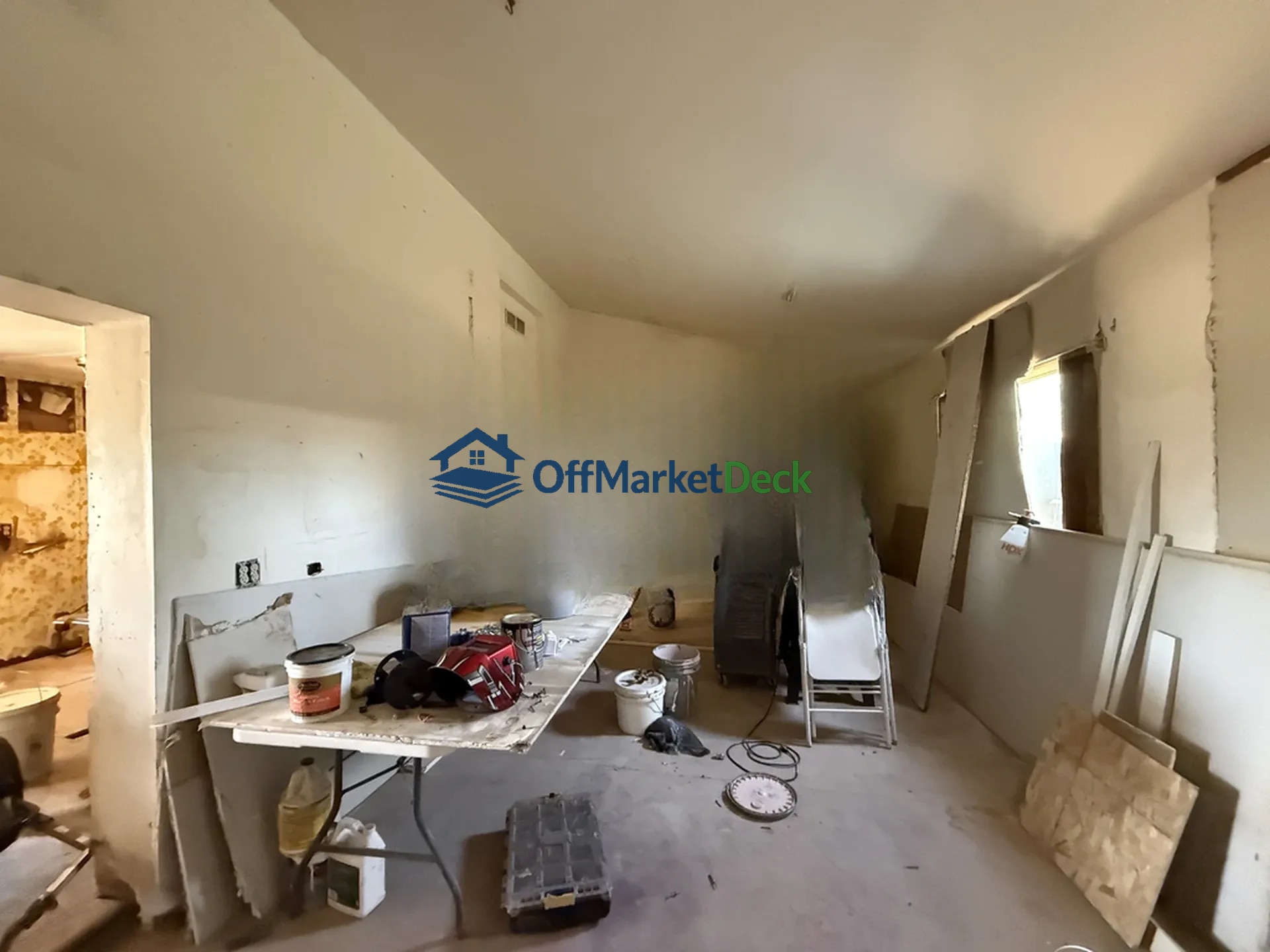Off-market house in Sun City, Arizona — 3 beds, 2 baths, $151,990 — photo 8 of 8