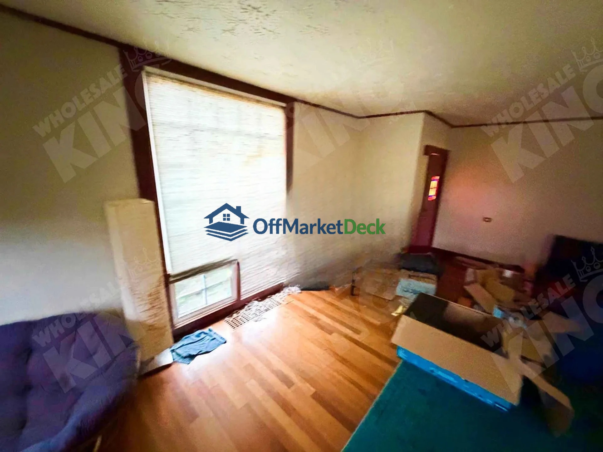 Off-market house in Portland, Oregon — 3 beds, 3 baths, $60,000 — photo 4 of 8