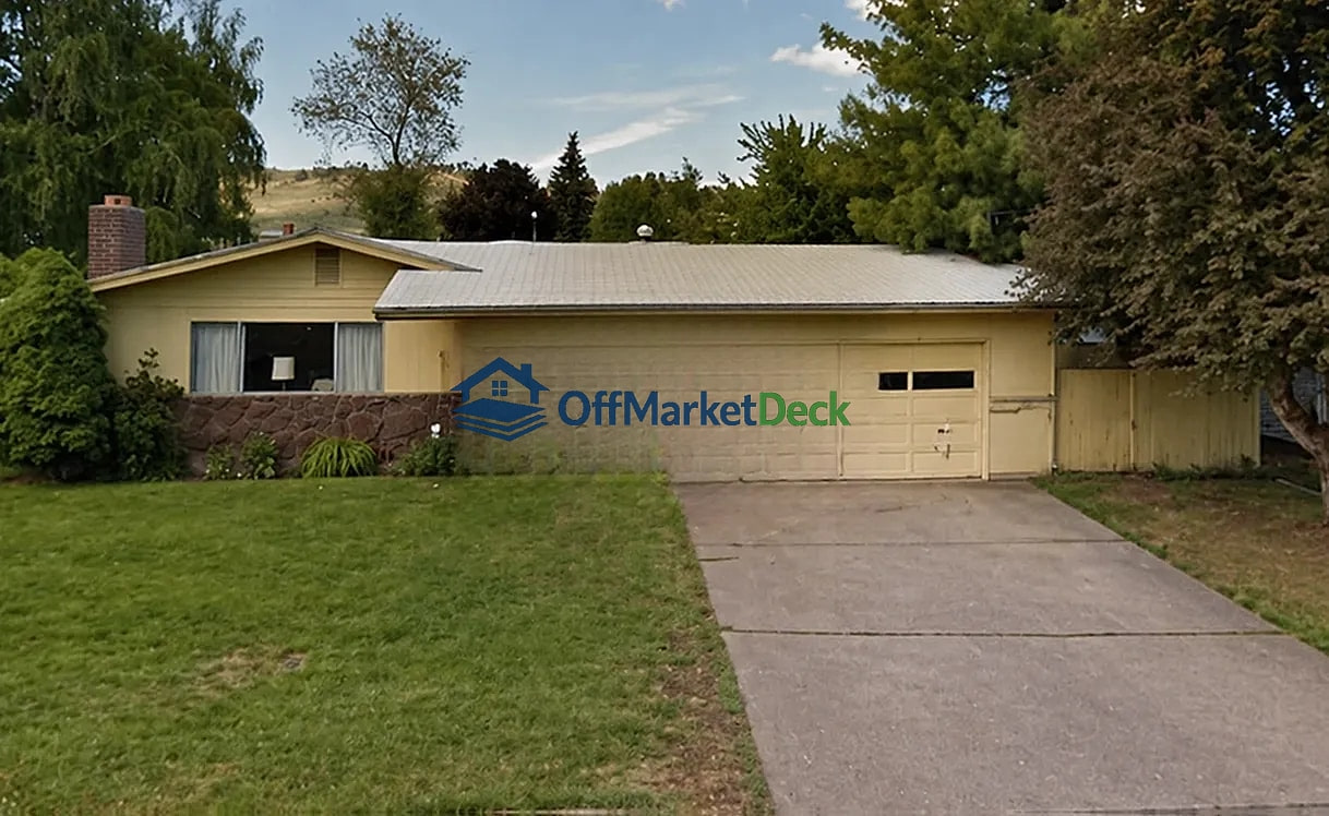 Off-market house in Klamath Falls, Oregon — 3 beds, 2 baths, $165,000 - Blurred background Image