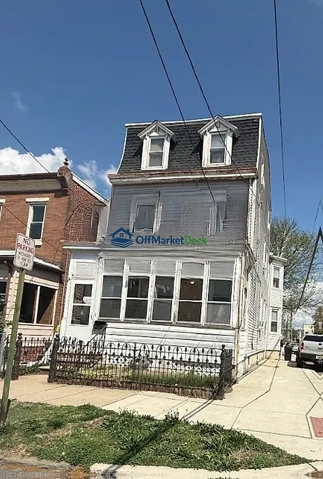 Off-market house in Gloucester City, New Jersey — 5 beds, 2 baths, $225,000