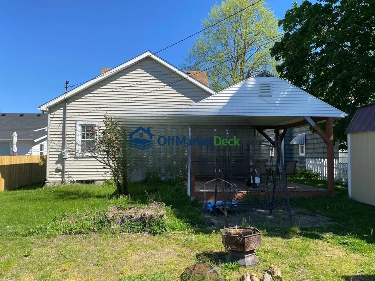 Off-market house in Elwood, Indiana — 4 beds, 1 bath, $94,900 — photo 8 of 8