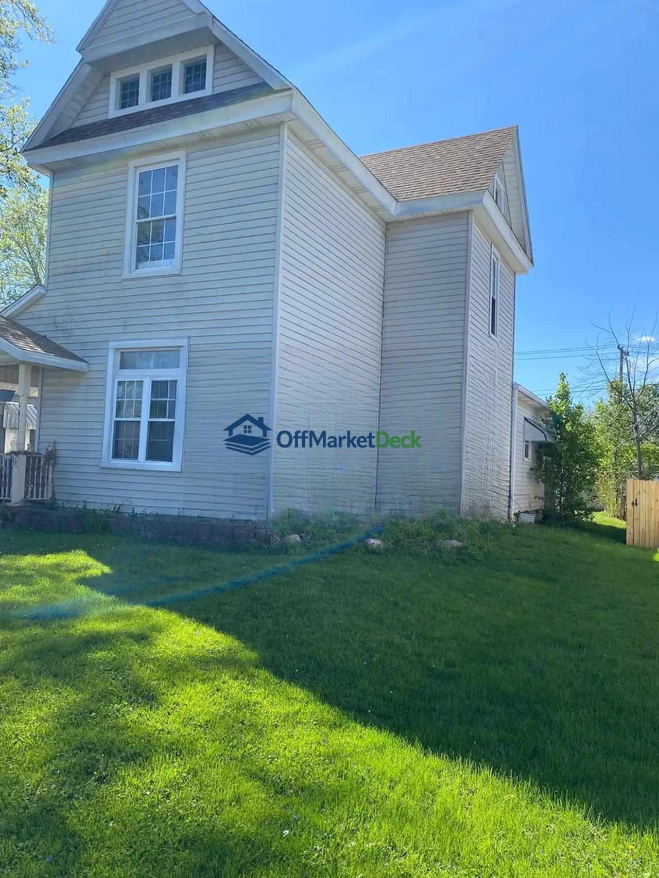 Off-market house in Elwood, Indiana — 4 beds, 1 bath, $94,900 — photo 3 of 8