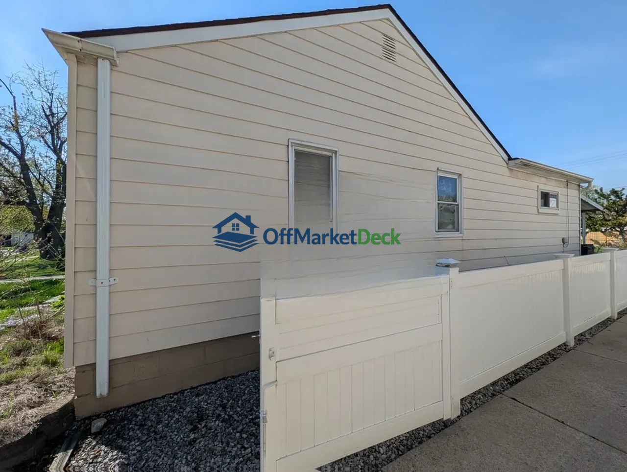 Off-market house in Lincoln Park, Michigan — 3 beds, 2 baths, $85,900 — photo 5 of 8
