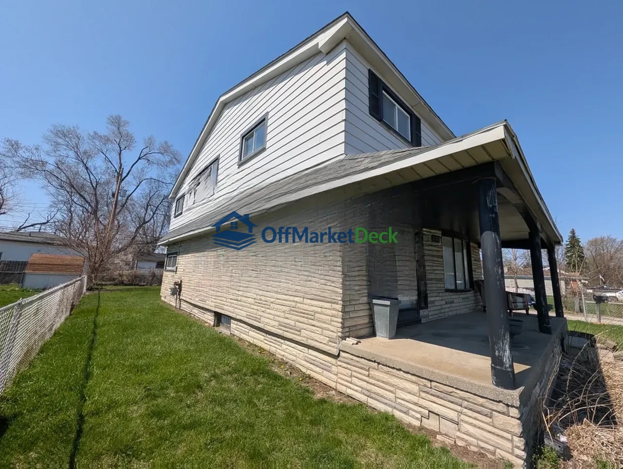 Off-market house in Southgate, Michigan — 3 beds, 1.5 baths, $129,900 — photo 4 of 8