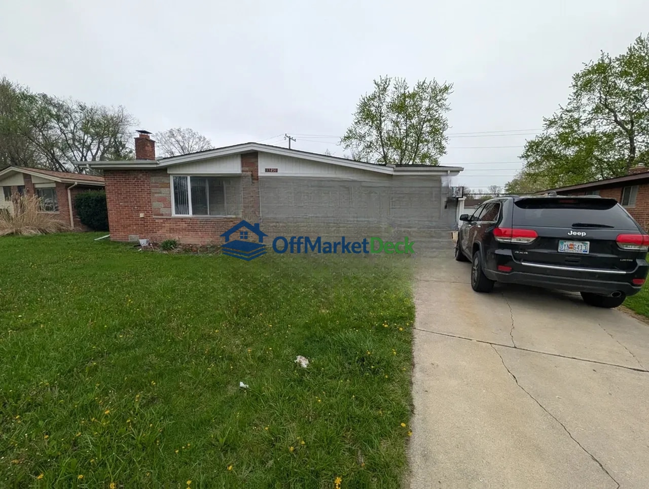 Off-market house in Westland, Michigan — 3 beds, 1.5 baths, $169,900 - Blurred background Image