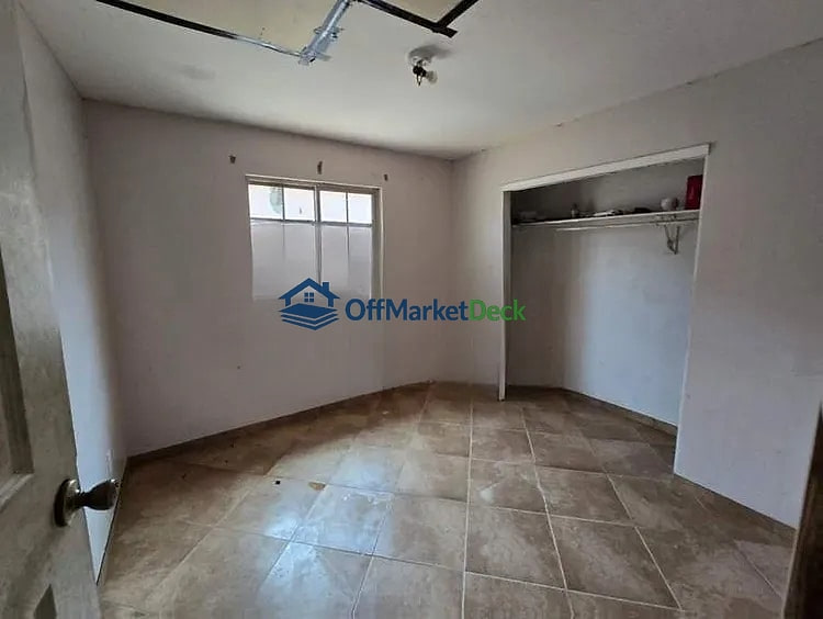 Off-market house in Avondale, Arizona — 6 beds, 2 baths, $239,999 — photo 8 of 8