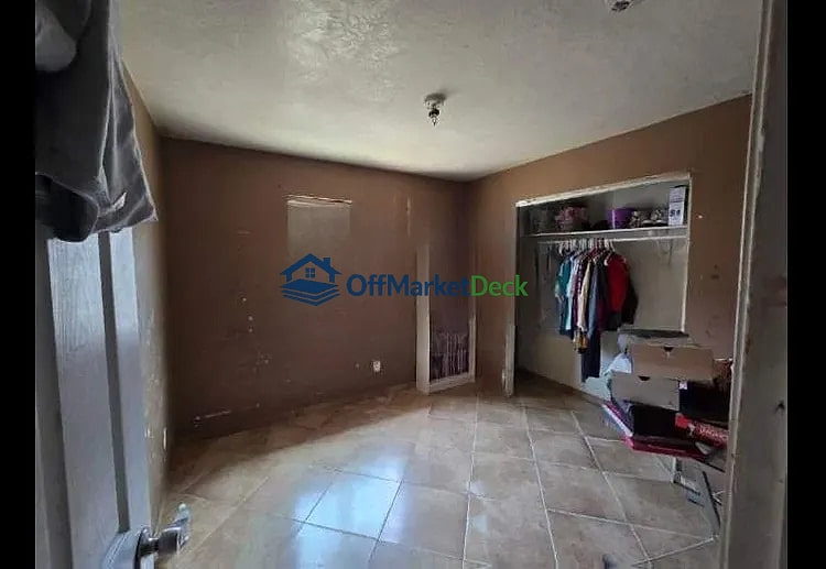 Off-market house in Avondale, Arizona — 6 beds, 2 baths, $239,999