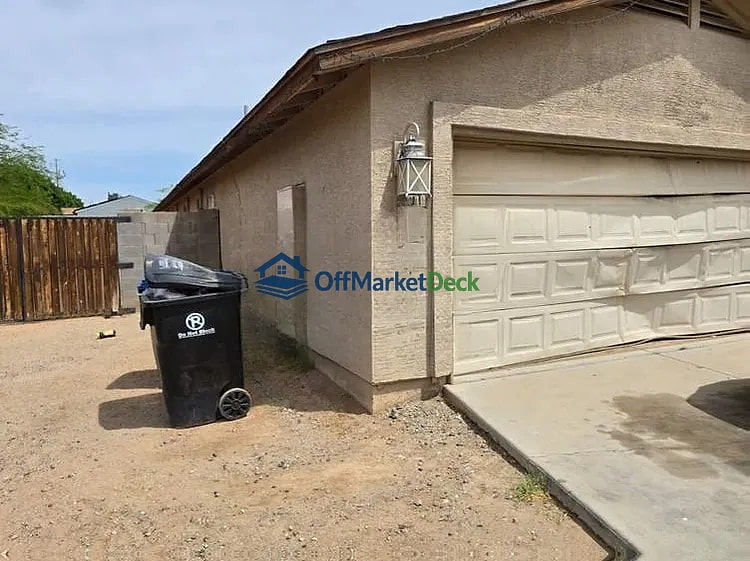 Off-market house in Avondale, Arizona — 6 beds, 2 baths, $239,999 — photo 4 of 8