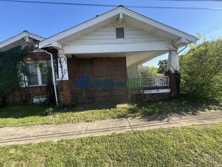 Off-market house in Elizabethton, Tennessee — 3 beds, 1 bath, $80,000 — photo 3 of 8