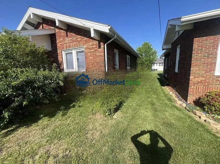 Off-market house in Elizabethton, Tennessee — 3 beds, 1 bath, $80,000 — photo 5 of 8