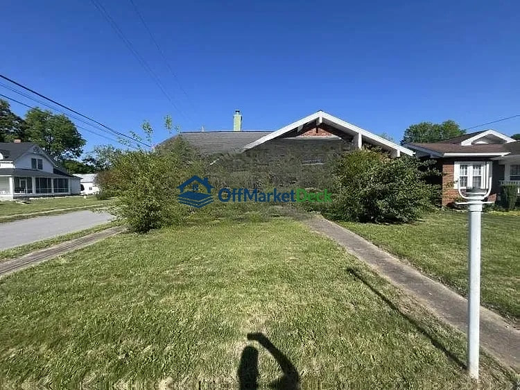Off-market house in Elizabethton, Tennessee — 3 beds, 1 bath, $80,000 — photo 4 of 8