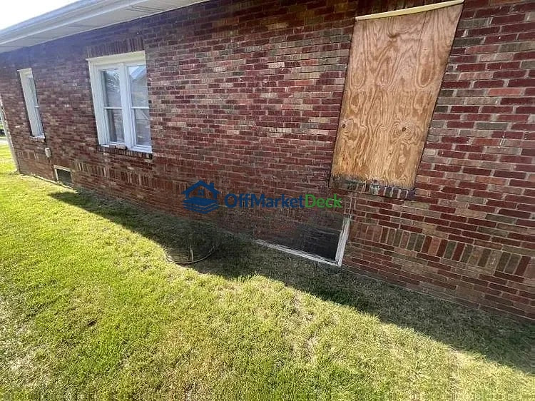 Off-market house in Elizabethton, Tennessee — 3 beds, 1 bath, $80,000 — photo 6 of 8