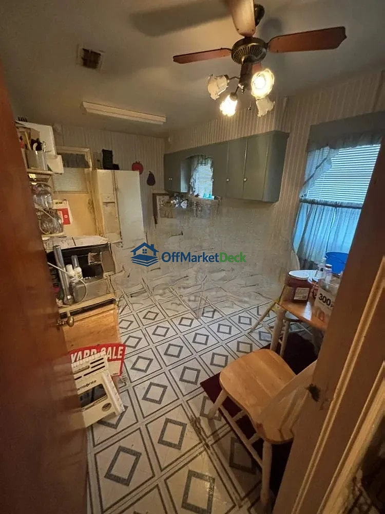 Off-market house in Lancaster, Texas — 3 beds, 1 bath, $155,000 — photo 5 of 8