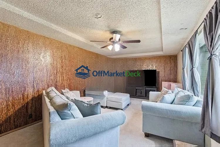 Off-market house in Dallas, Texas — 3 beds, 1.5 baths, $180,000 — photo 6 of 8