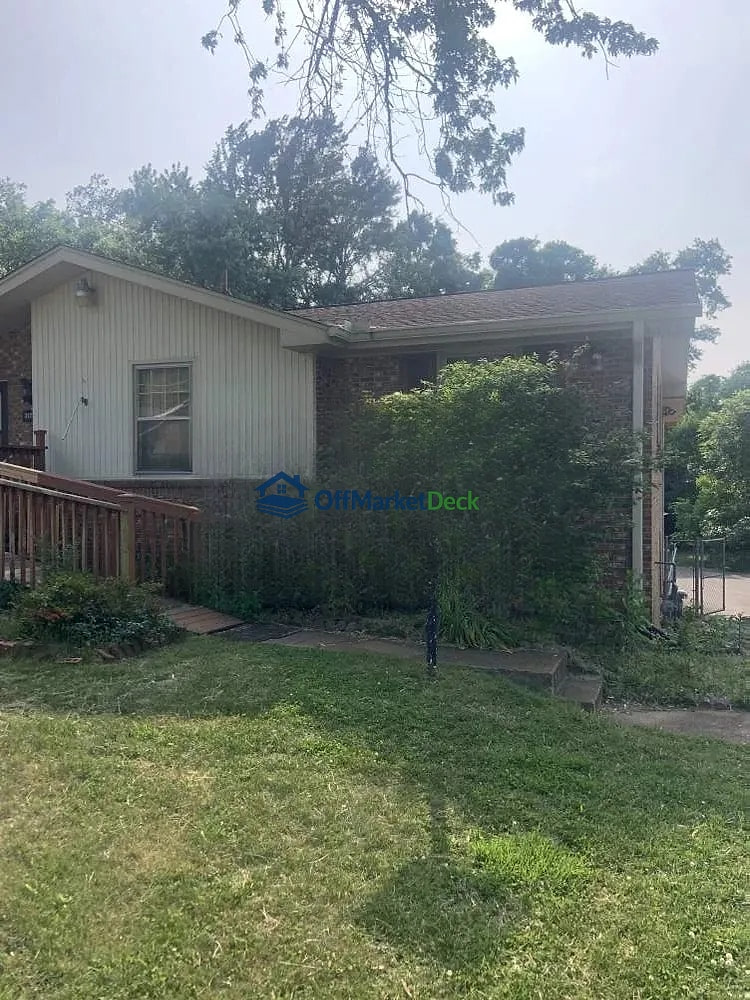 Off-market house in Green Hill, Tennessee — 3 beds, 2 baths, $299,990 — photo 3 of 8