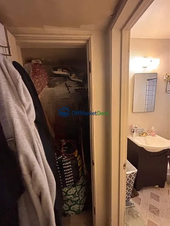 Off-market house in Tucson, Arizona — 3 beds, 1 bath, $165,990 — photo 7 of 8