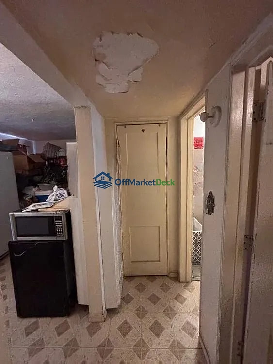 Off-market house in Tucson, Arizona — 3 beds, 1 bath, $165,990 — photo 6 of 8