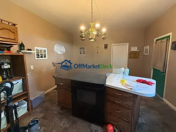 Off-market house in Shelbyville, Indiana — 4 beds, 2 baths, $129,000 — photo 8 of 8